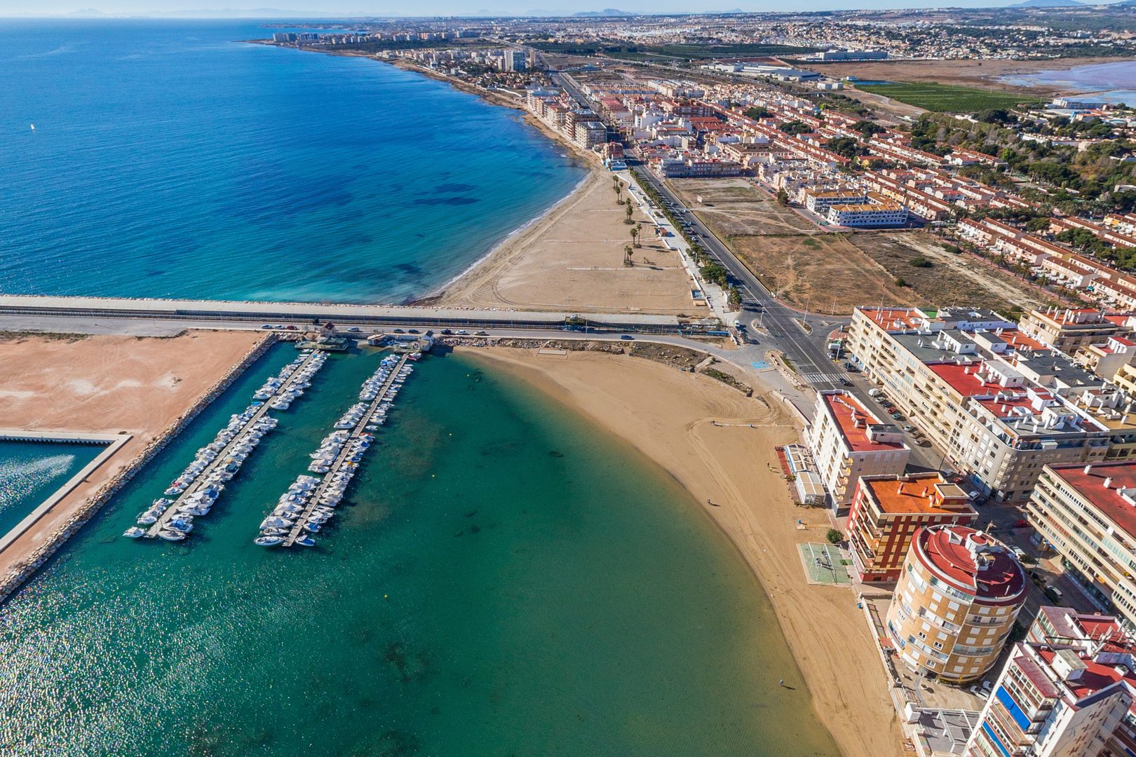 Playa Los Naufragos family beach golden sand Torrevieja